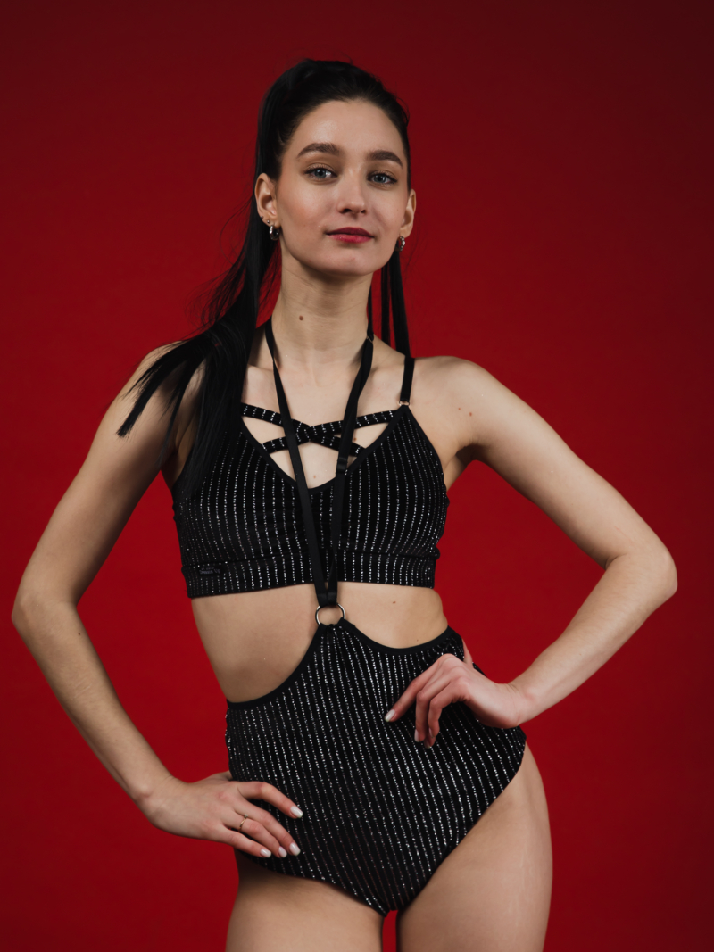 ECLIPSE Velvet Set – Strappy Top with Harness and High-Waisted Shorts for Pole Dance, Fitness & Performance